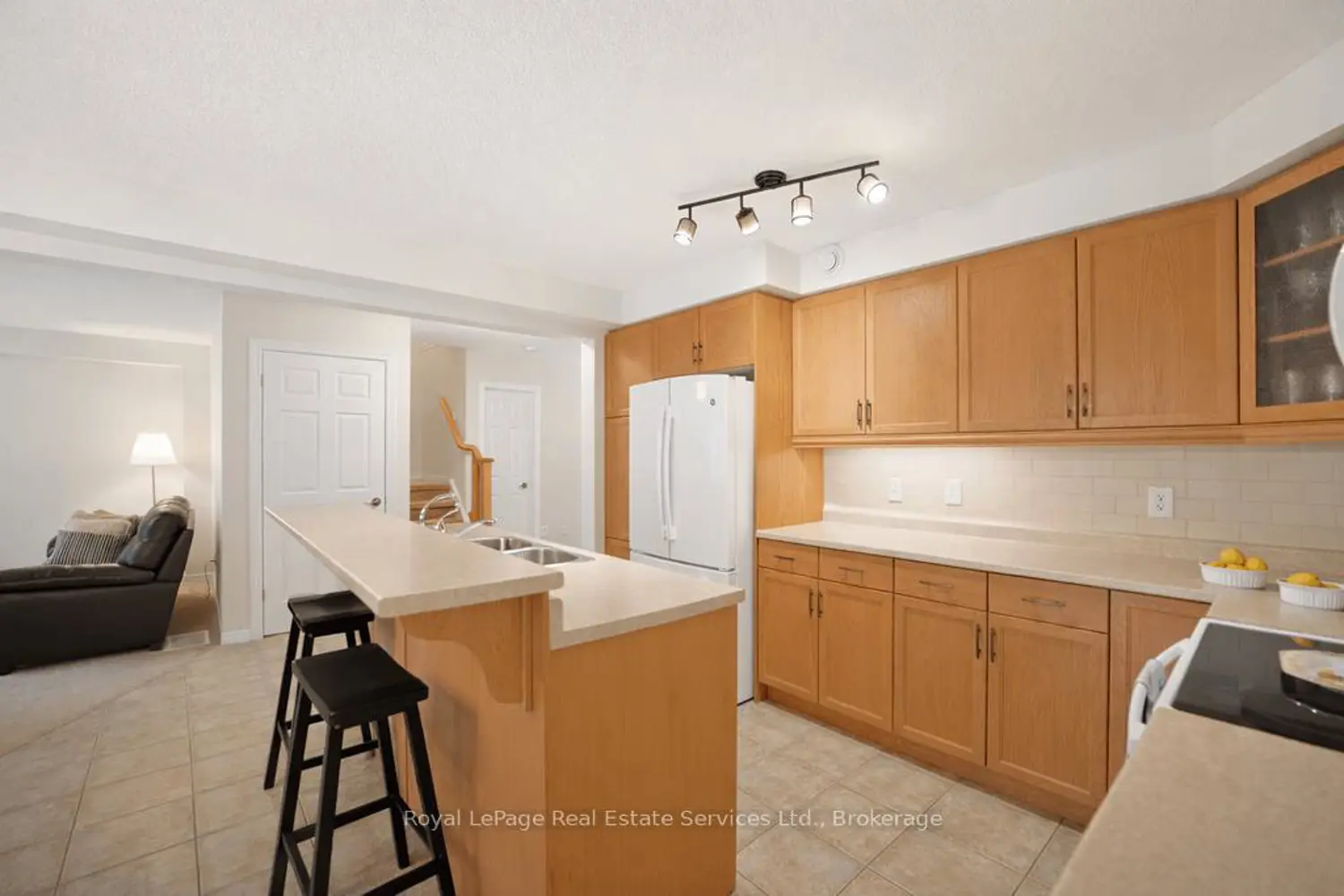 255 Summerfield Drive 11 photo 3