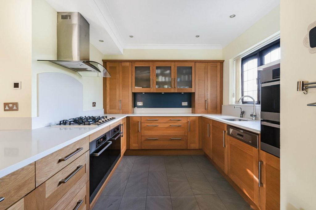 Additional image 5 of 5 bed detached house for saleGreen Lane, Henley-On-Thames RG9