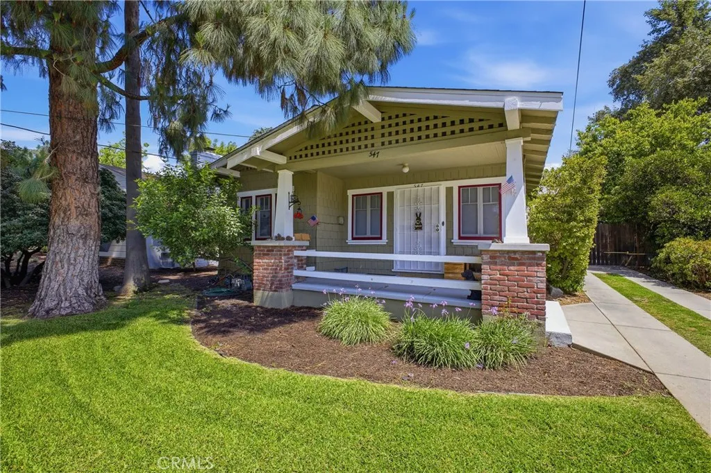 547 E Woodbury Road, Altadena, CA 91001 photo 3