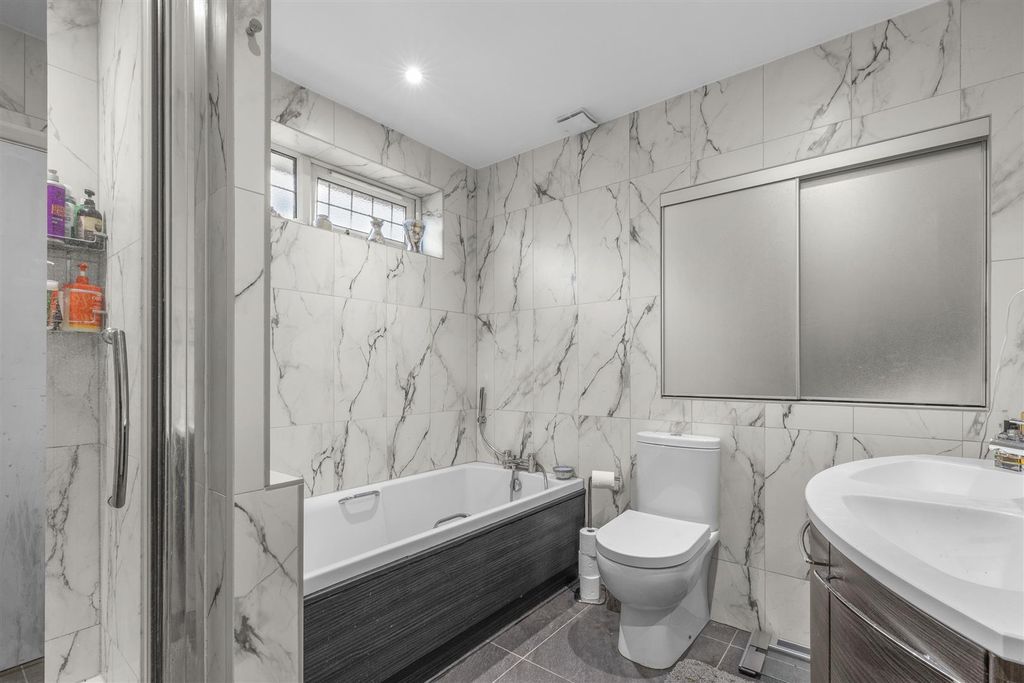 Additional image 10 of 5 bed detached house for saleMarlow Road, High Wycombe HP11
