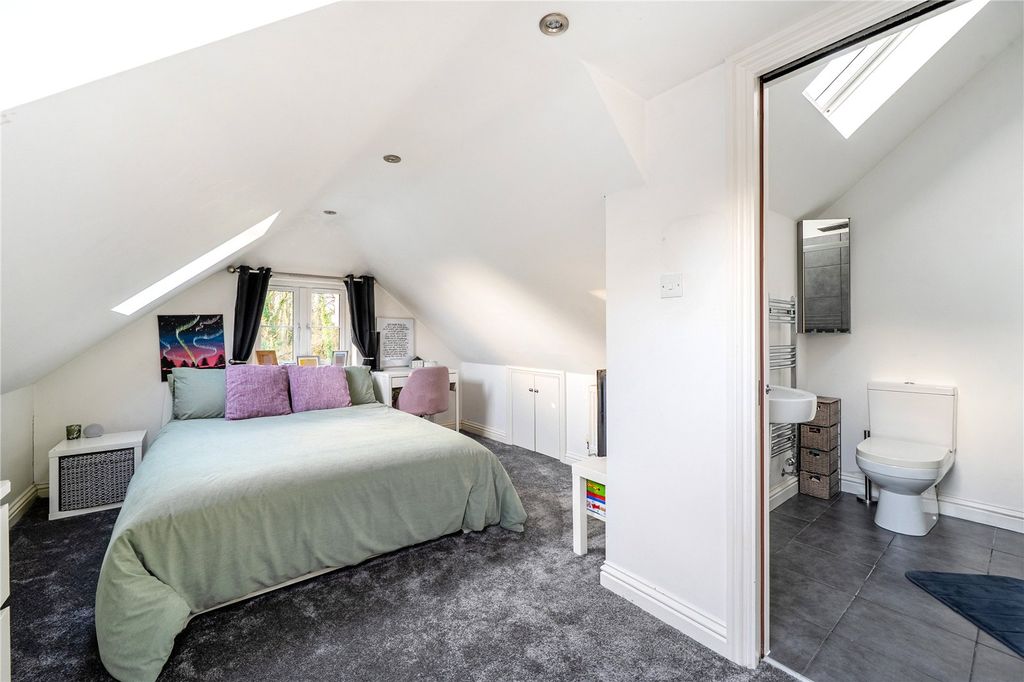 Additional image 8 of 5 bed semi-detached house for saleKingsbridge End, Hook, Hampshire RG27