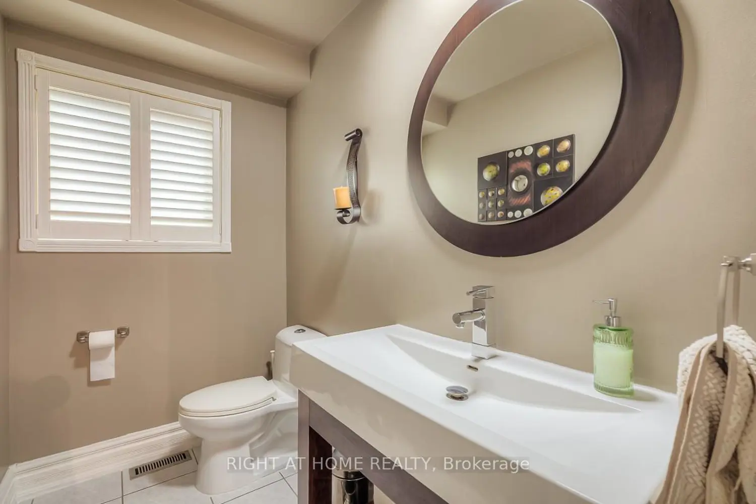 160 Carrington Drive photo 5