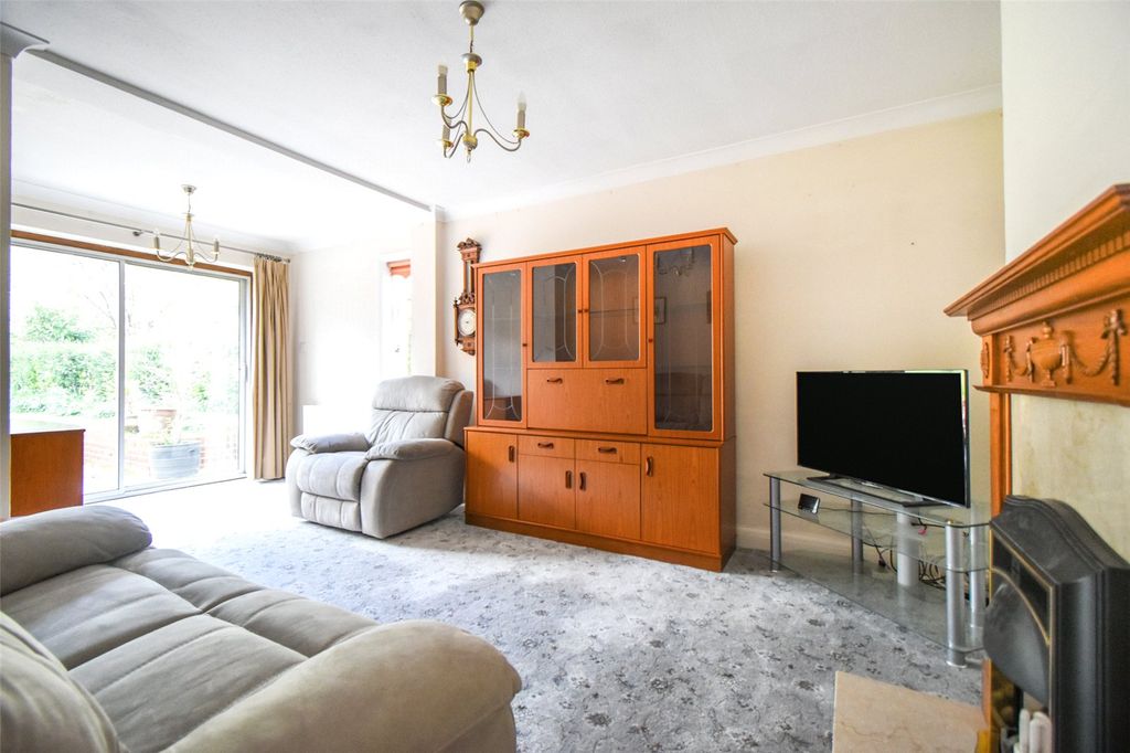 Additional image 13 of 3 bed detached house for saleReading Road, Hook, Hampshire RG27