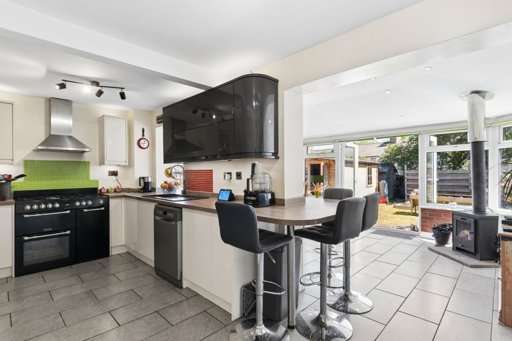 3 bed semi-detached house for saleSt Augustine Close, Hitchin SG5 photo 2