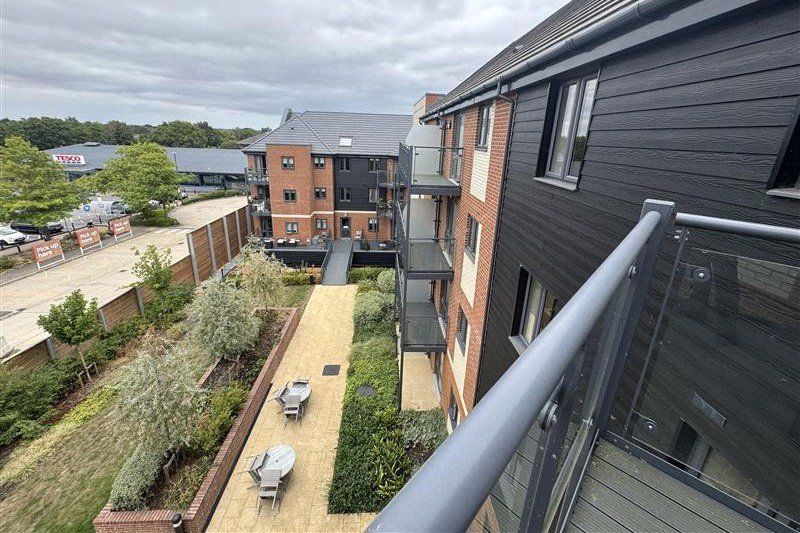 Additional image 8 of 2 bed flat for saleStation Road, Hook, Hampshire RG27