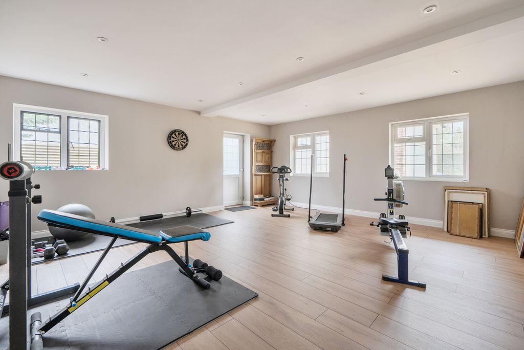 Additional image 11 of 6 bed detached house for saleGreys Road, Henley-On-Thames, Oxfordshire RG9