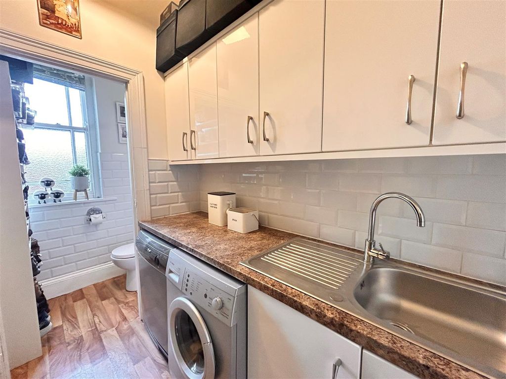 Additional image 11 of 6 bed end terrace house for saleGrandsmere Place, Halifax HX3