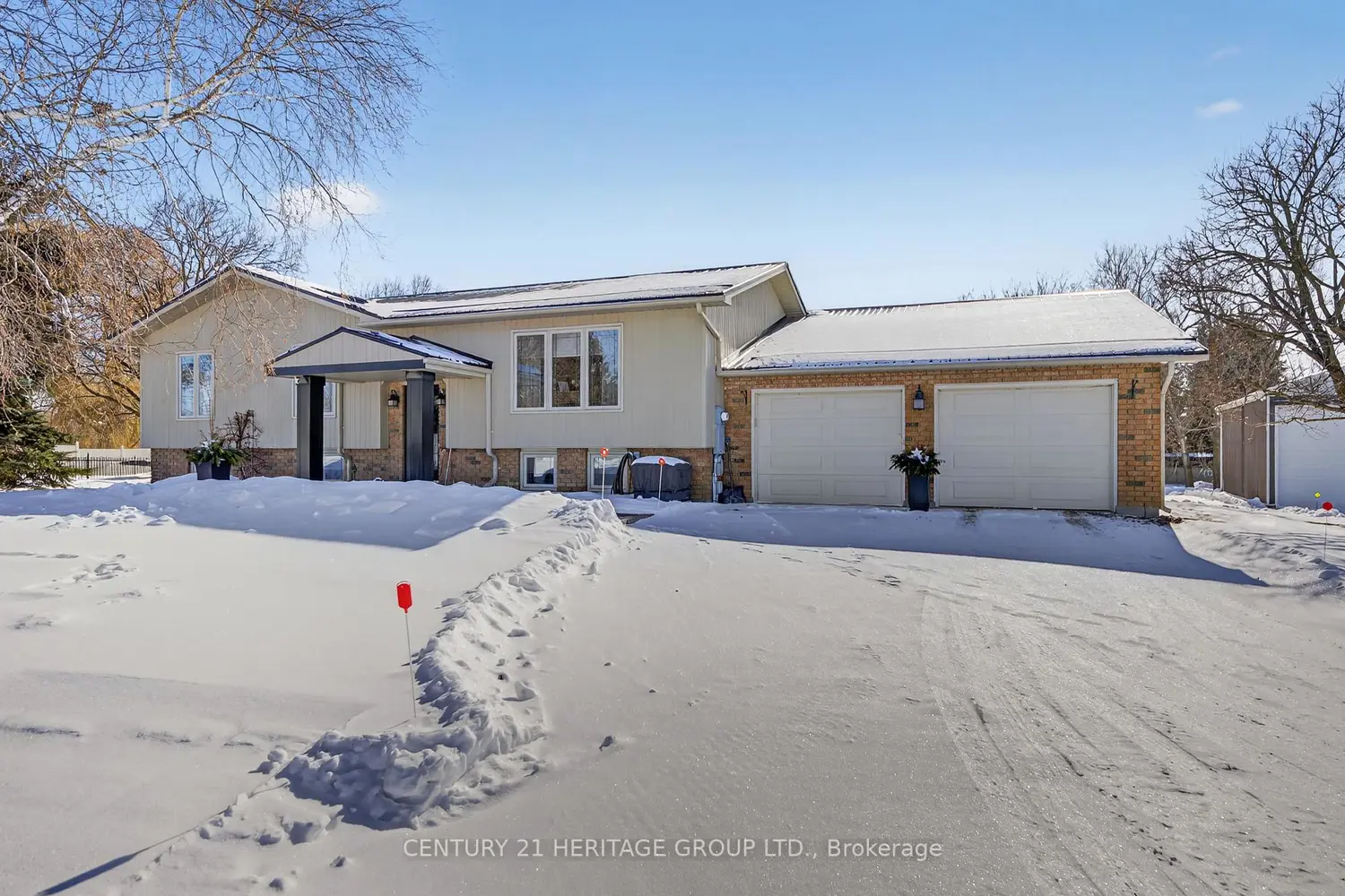 4371 11Th Line photo 2