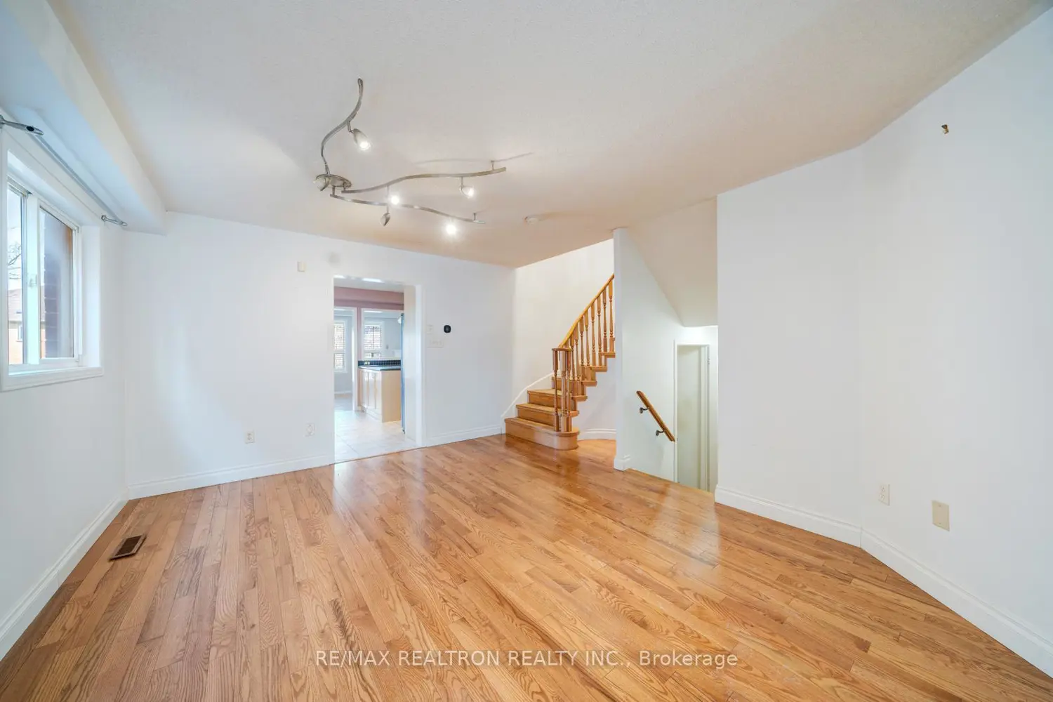 60 Harmony Road photo 3