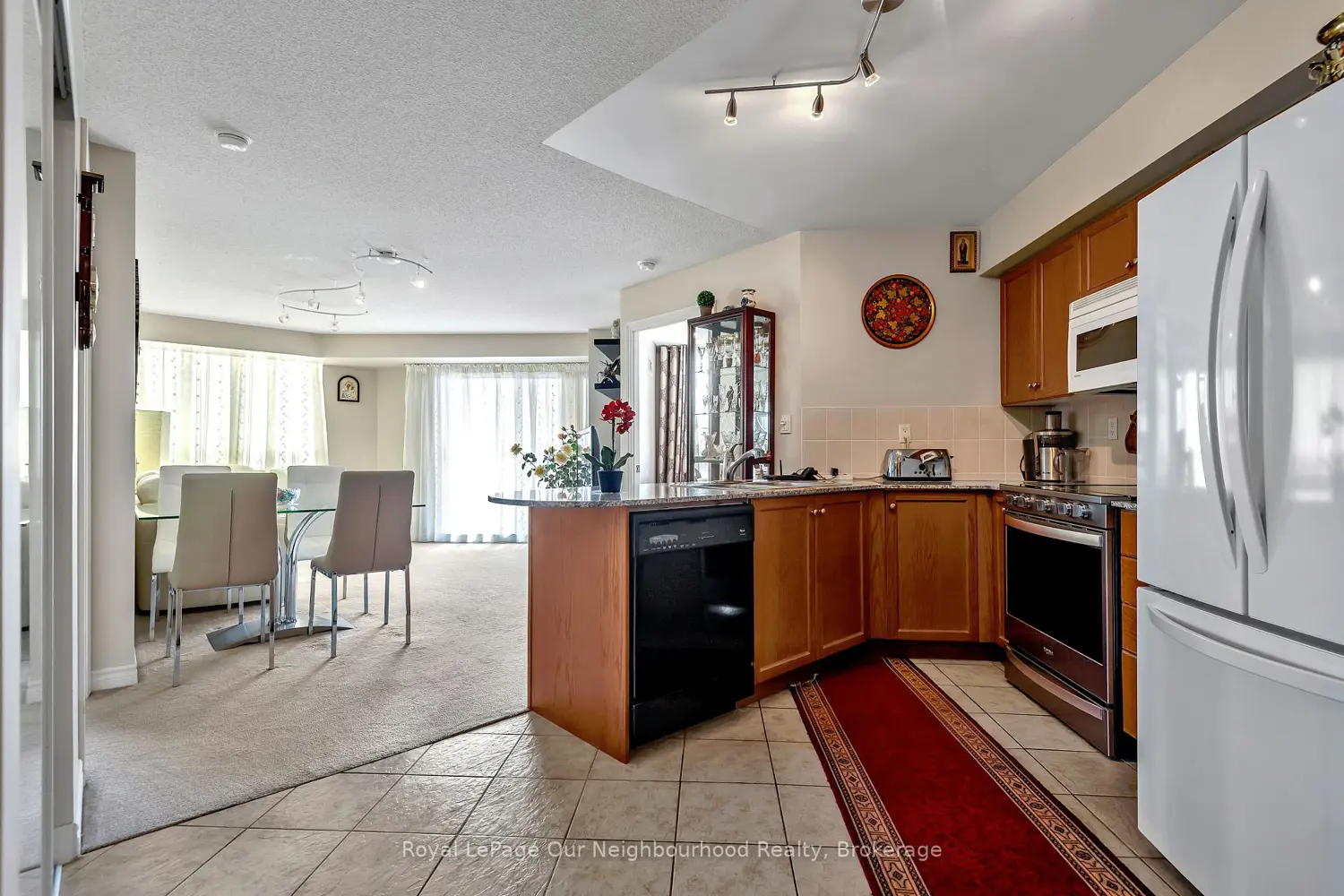 1720 Eglinton Avenue 813 photo 5