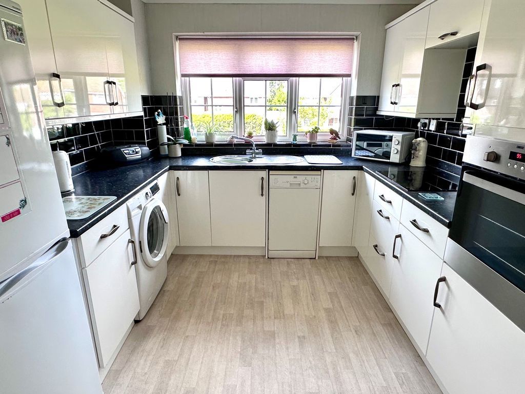 Additional image 7 of 2 bed flat for sale44 Mark Anthony Court, Hayling Island PO11