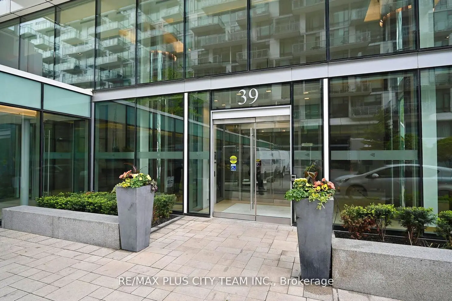 39 Queens Quay 1305