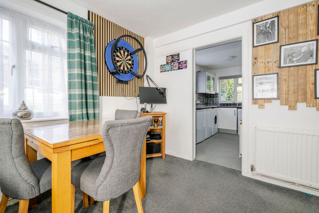 2 bed flat for saleMutton Hall Hill, Heathfield TN21 photo 4