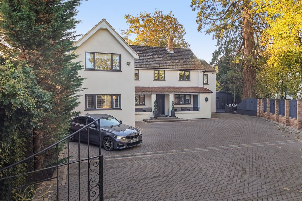 5 bed detached house for saleBalcombe Road, Horley, Surrey RH6