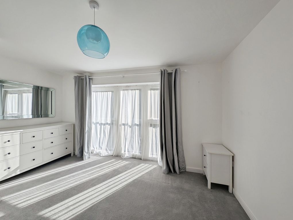 Additional image 14 of 2 bed flat for saleStation Road, Hook, Hampshire RG27