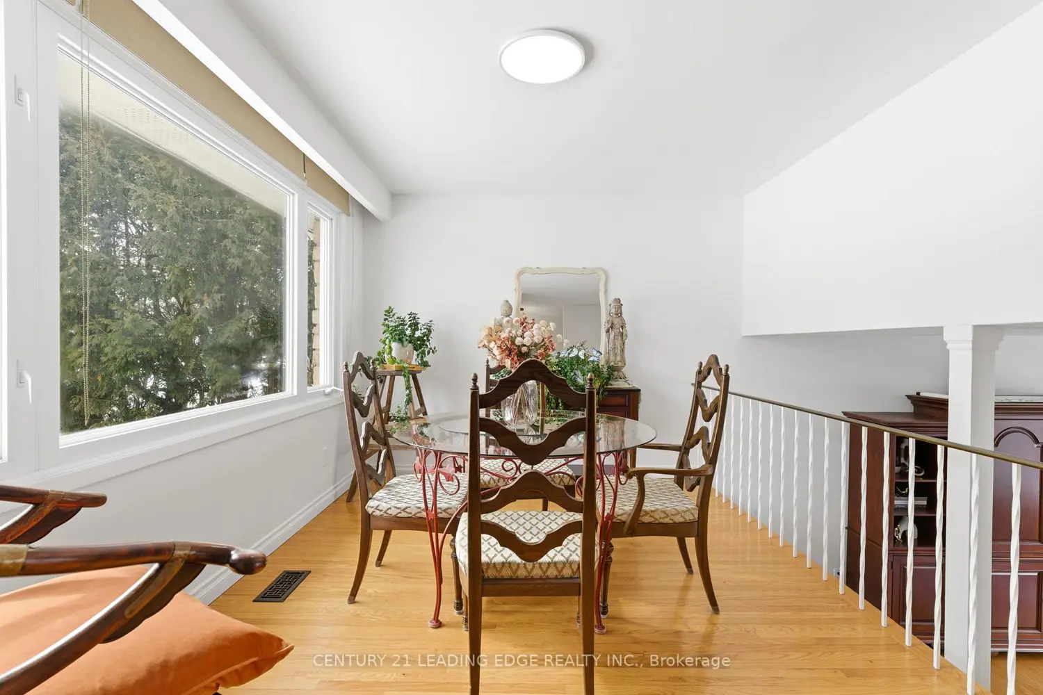 581 Arnhem Drive photo 3