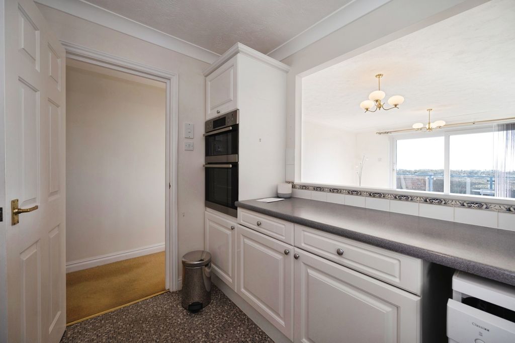 Additional image 4 of 3 bed flat for saleSea Front, Hayling Island, Hampshire PO11