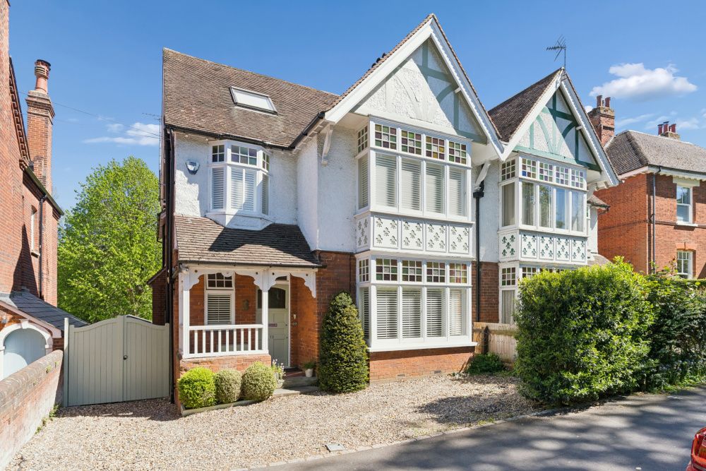 5 bed semi-detached house for saleHighbury Road, Hitchin SG4