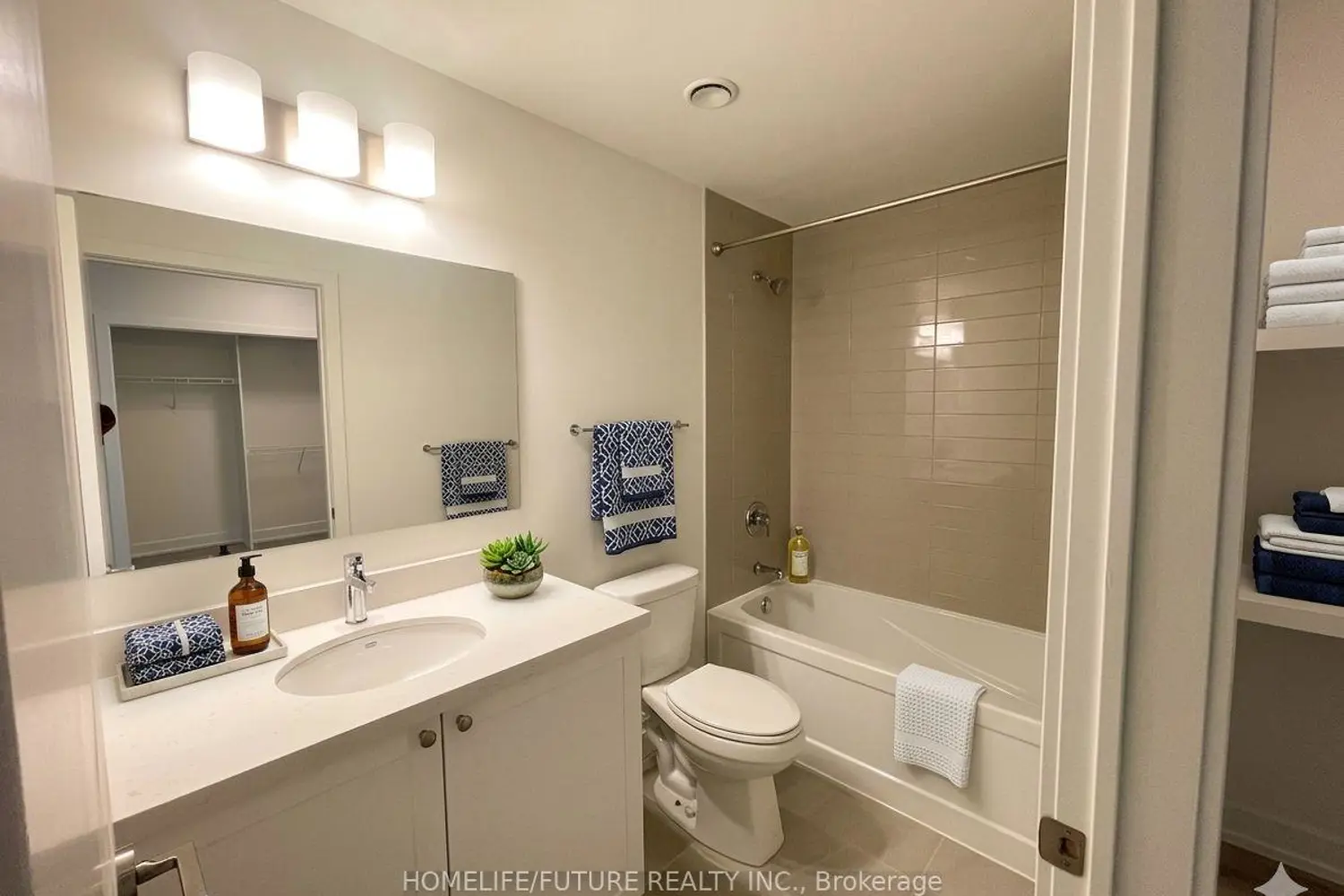 51 Clarington Boulevard 808