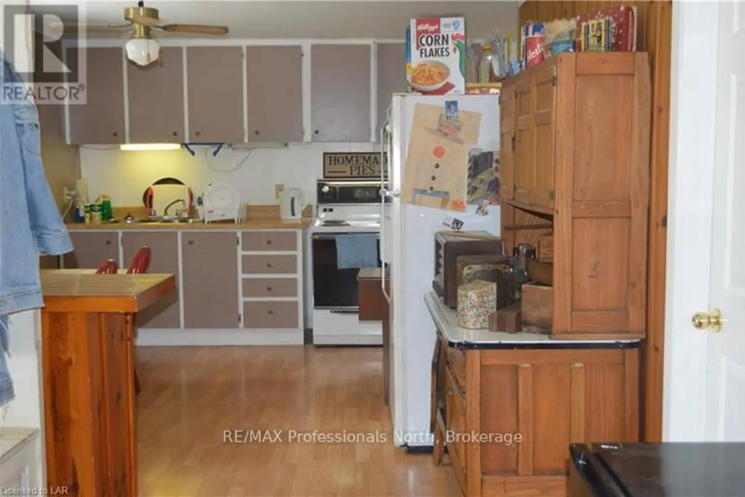 1052 Ablett Court photo 5