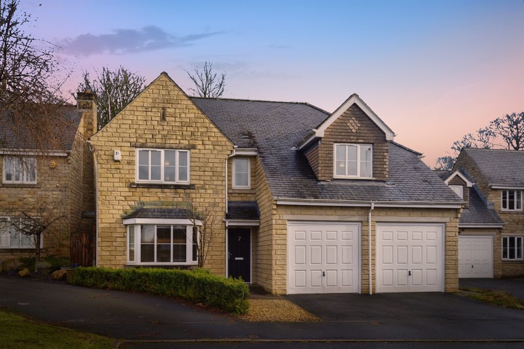 5 bed detached house for saleWeavers Court, Sowerby Bridge HX6