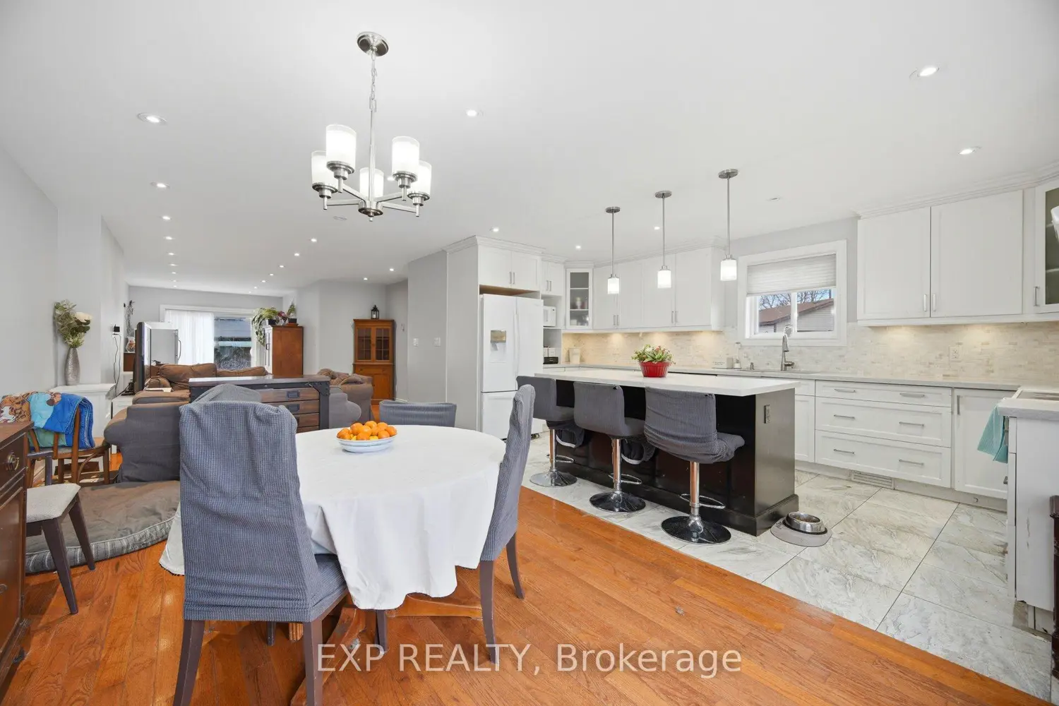 274 Demaine Crescent photo 2