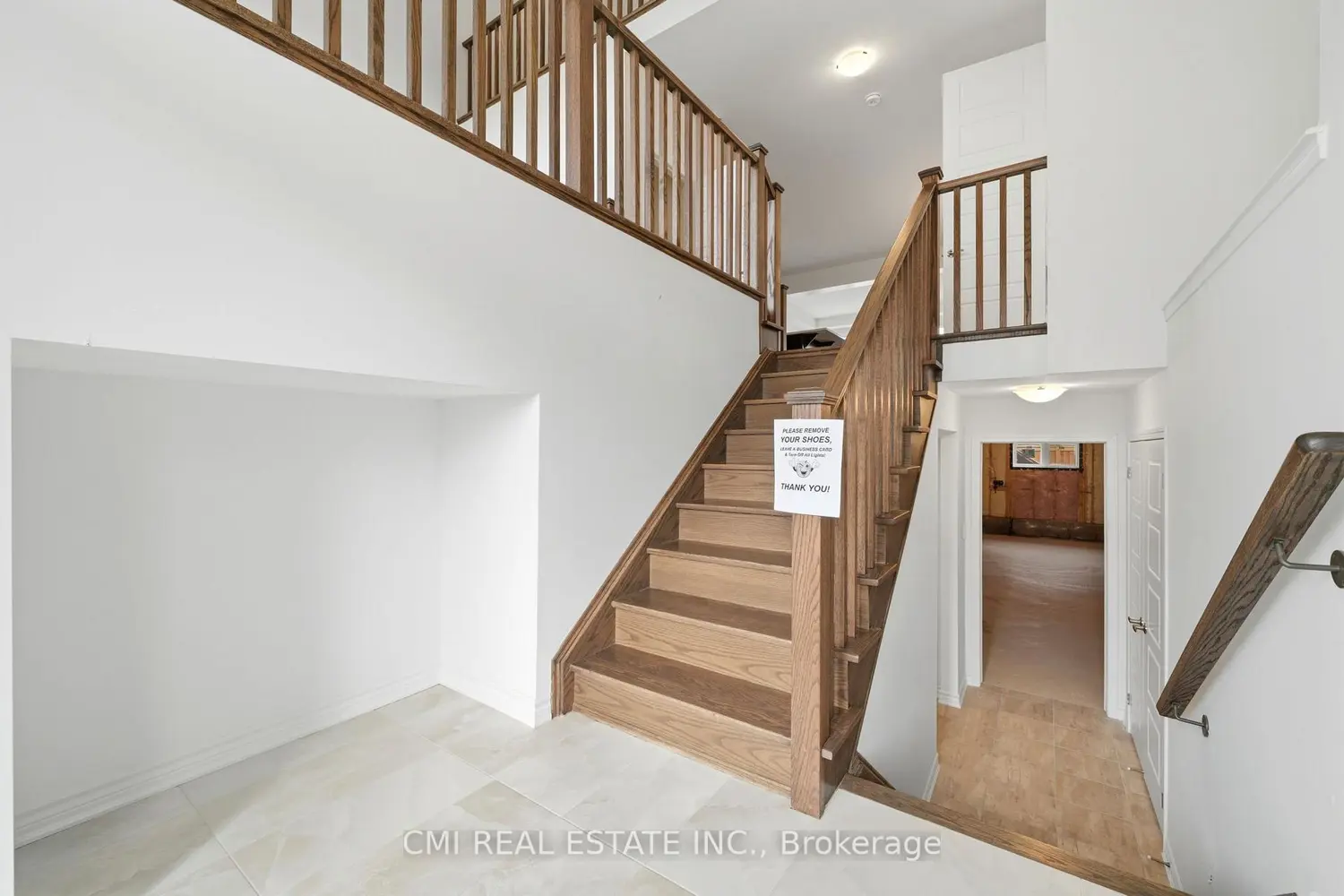 656 Newlove Street photo 4