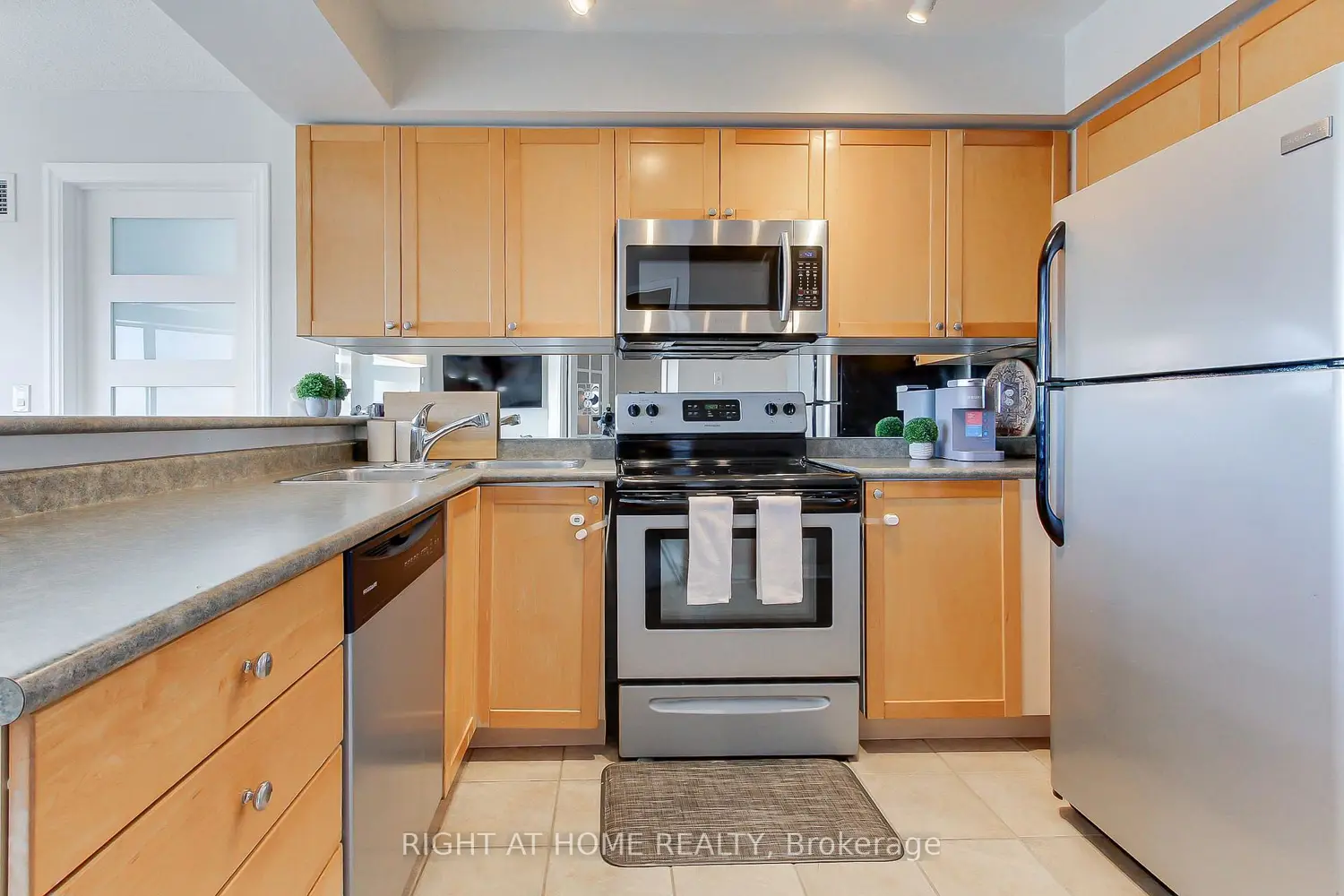 1140 Parkwest Place 1002 photo 5
