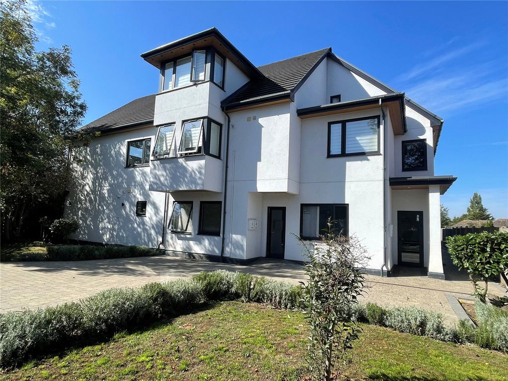 2 bed flat for saleDown Hall Road, Rayleigh, Essex SS6