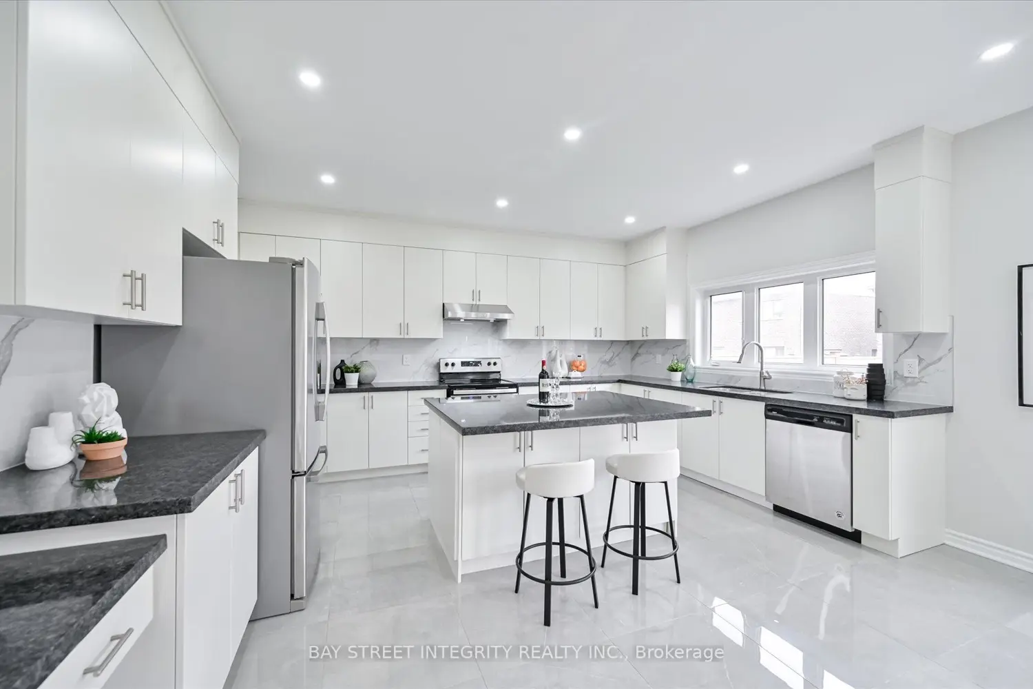 1726 Emberton Way photo 3