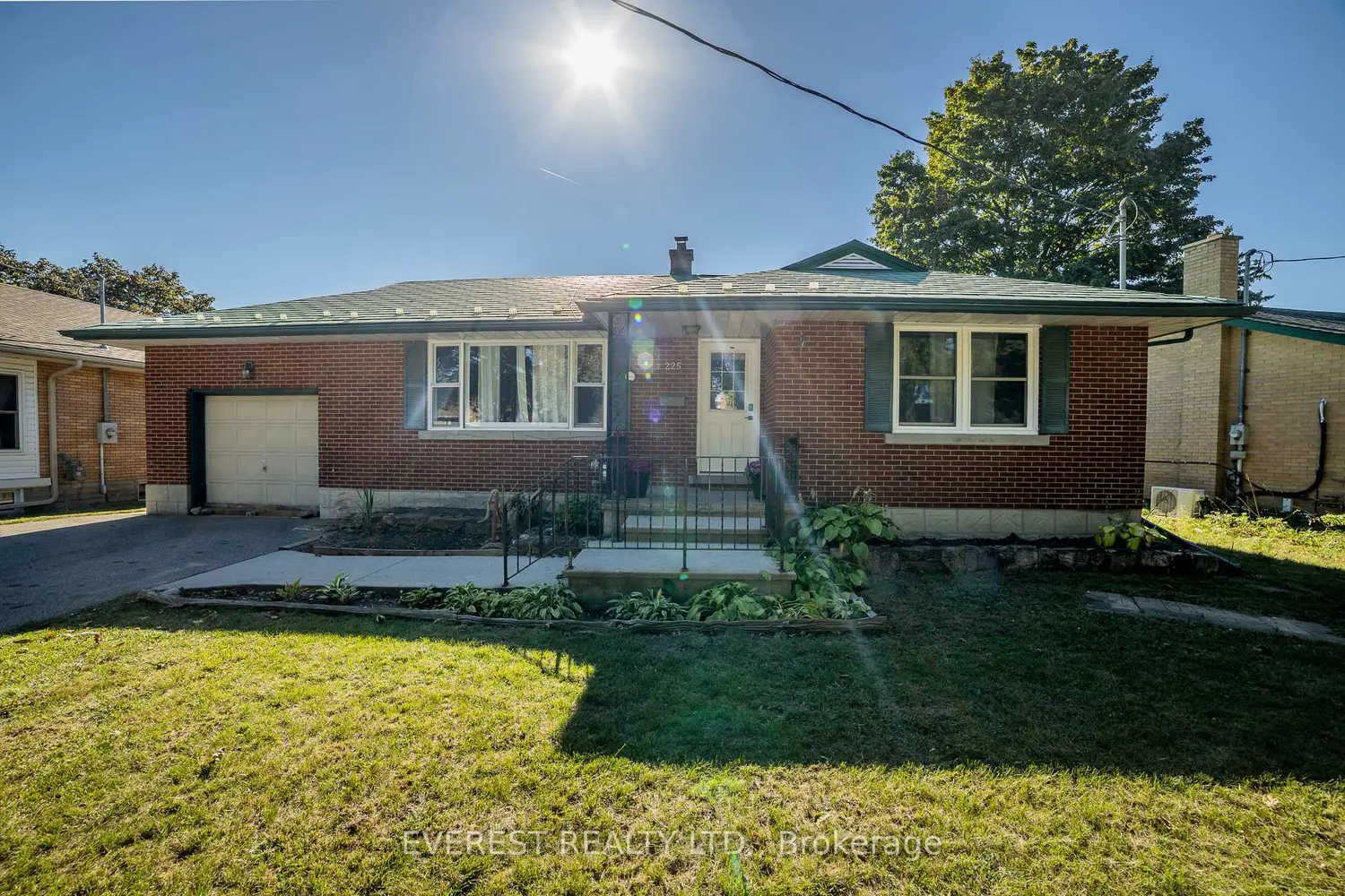 225 Woodhaven Road photo 2