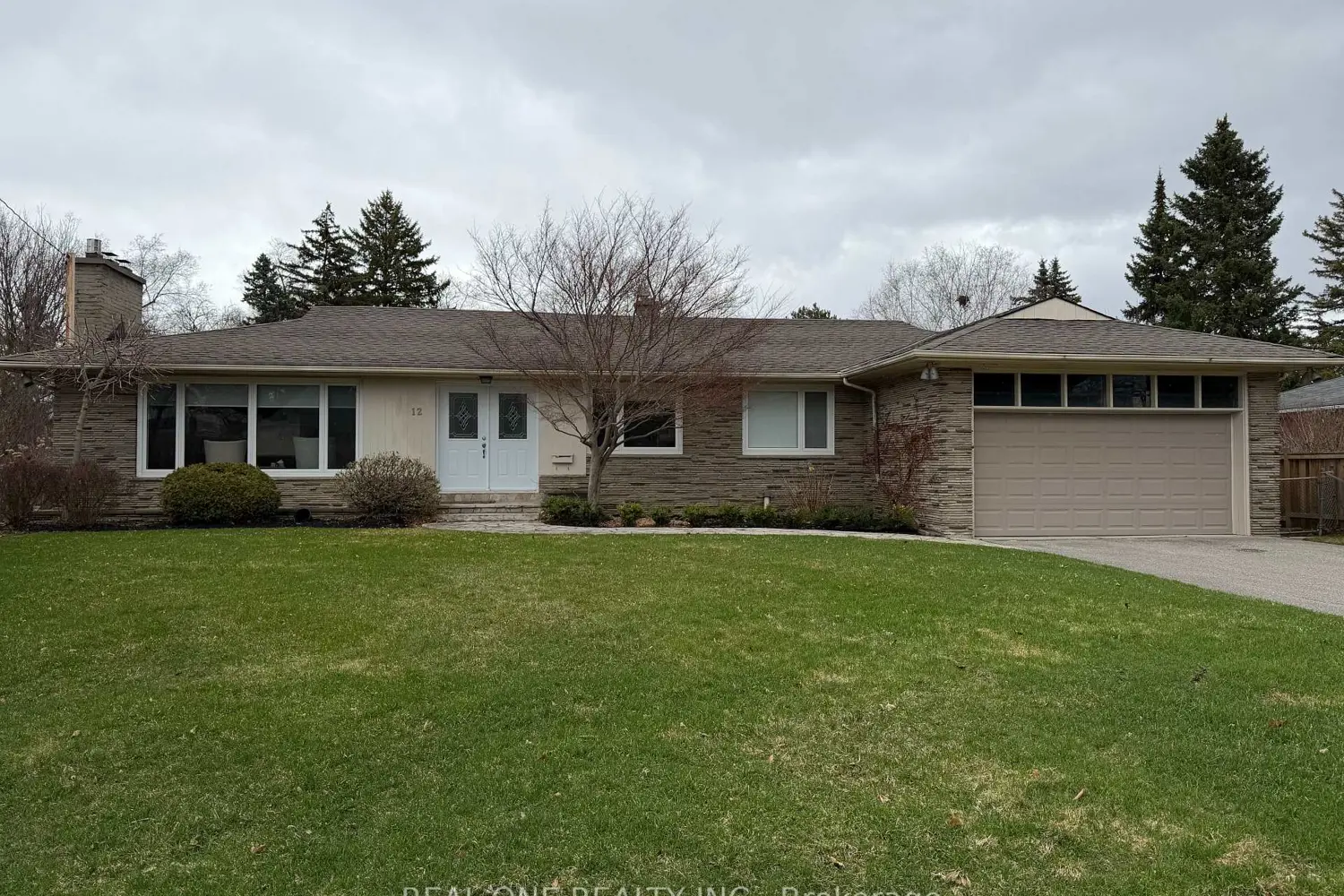 12 King Maple Place