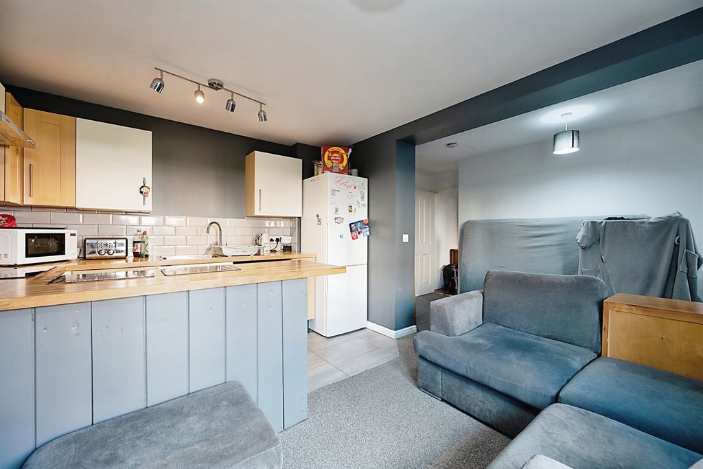 Additional image 8 of 2 bed flat for saleLittle Hackets, Havant PO9
