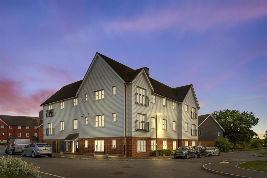Additional image 16 of 2 bed flat for saleBrocklehurst Way, Horley RH6