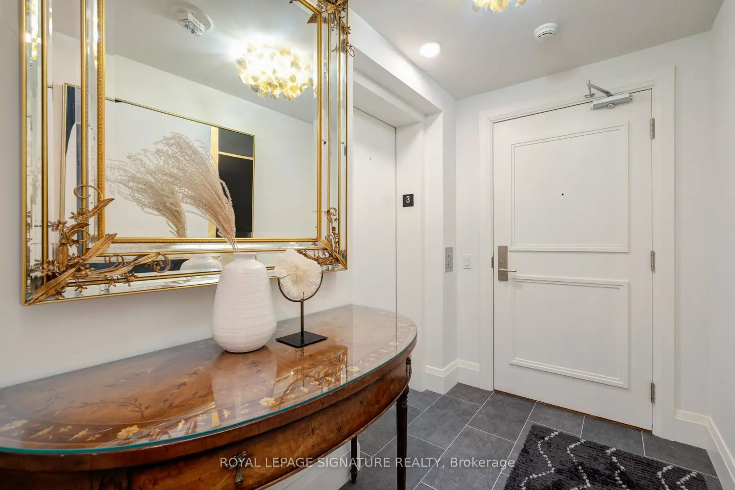 285 Avenue Road 303 photo 4
