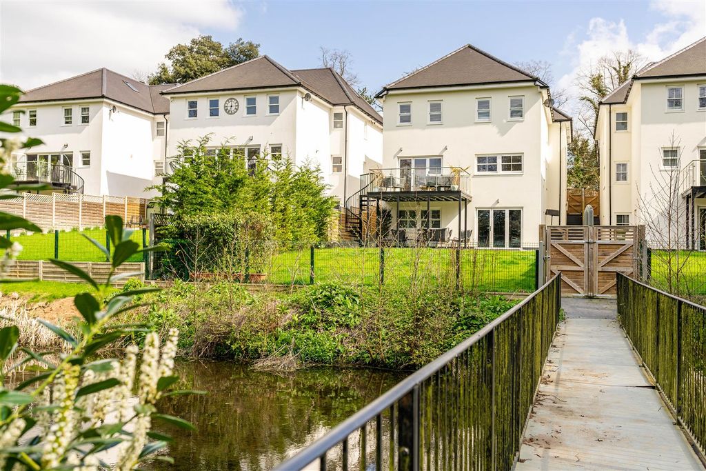 Additional image 2 of 5 bed detached house for saleWoodlands Drive, Hoddesdon EN11
