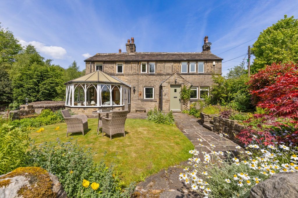 4 bed detached house for saleHepworth Road, Jackson Bridge, Holmfirth HD9