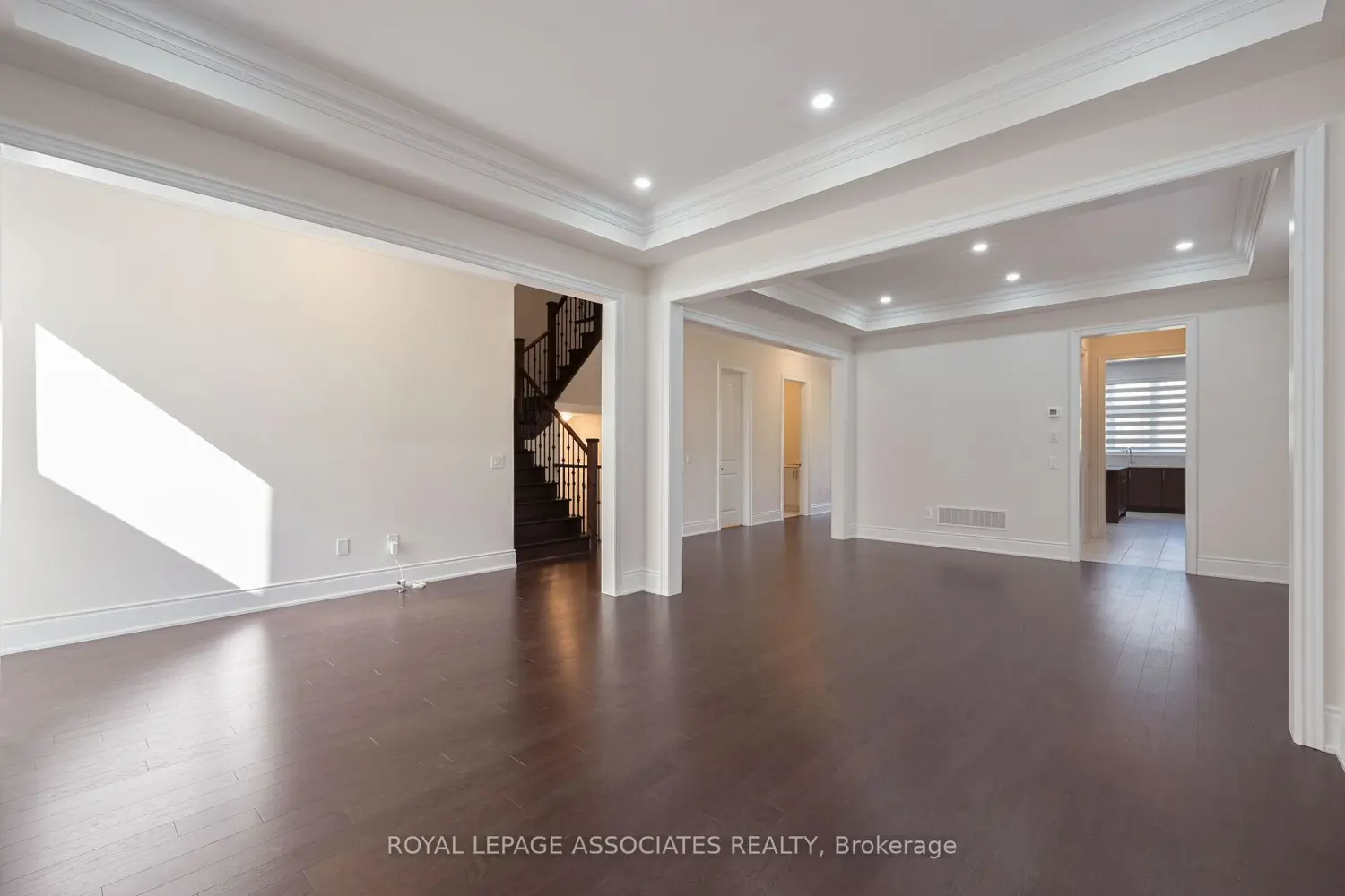 55 Raspberry Ridge Avenue photo 3