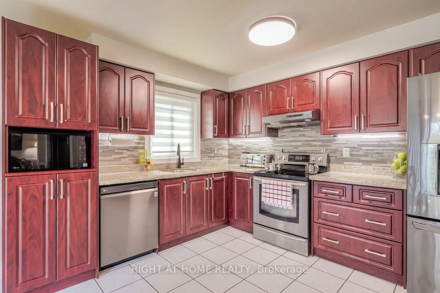 160 Carrington Drive photo 4
