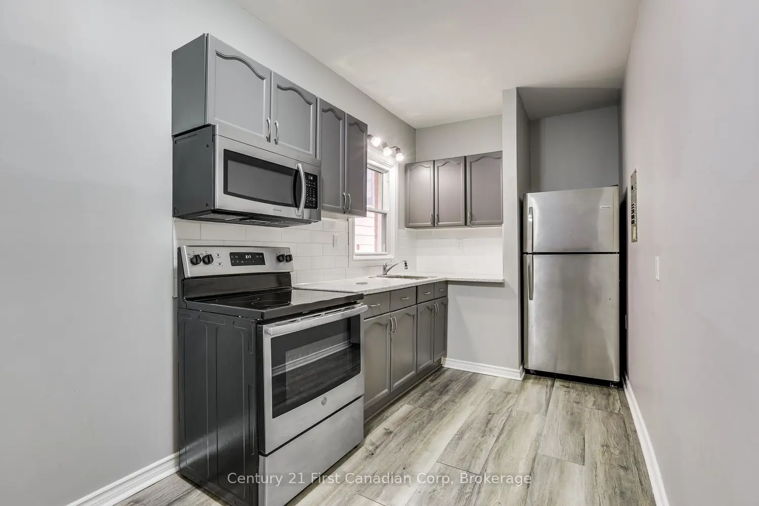 666 Queens Avenue photo 4