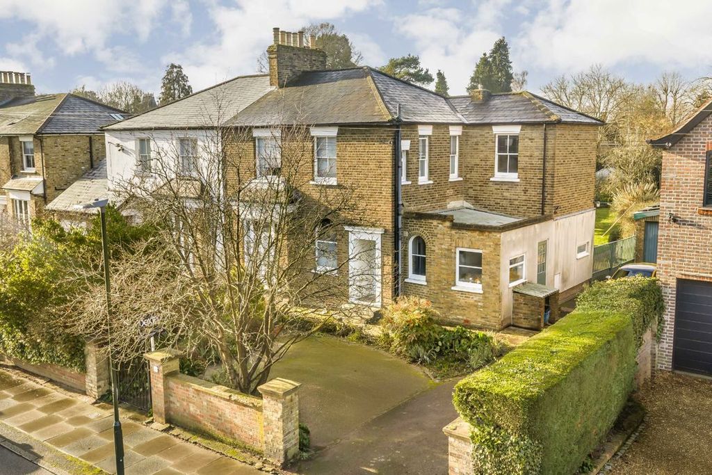 4 bed property for saleNightingale Road, Hampton TW12