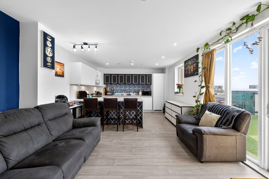 Additional image 5 of 3 bed flat for saleAlexandra Road, Hounslow TW3