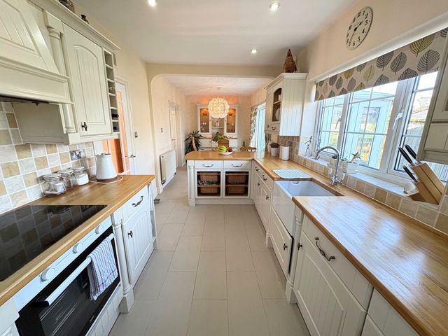 4 bed detached house for saleThe Orchard, Honiton EX14 photo 2