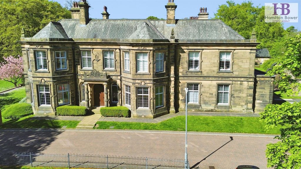 2 bed flat for saleSinderhill Court, Northowram, Halifax HX3