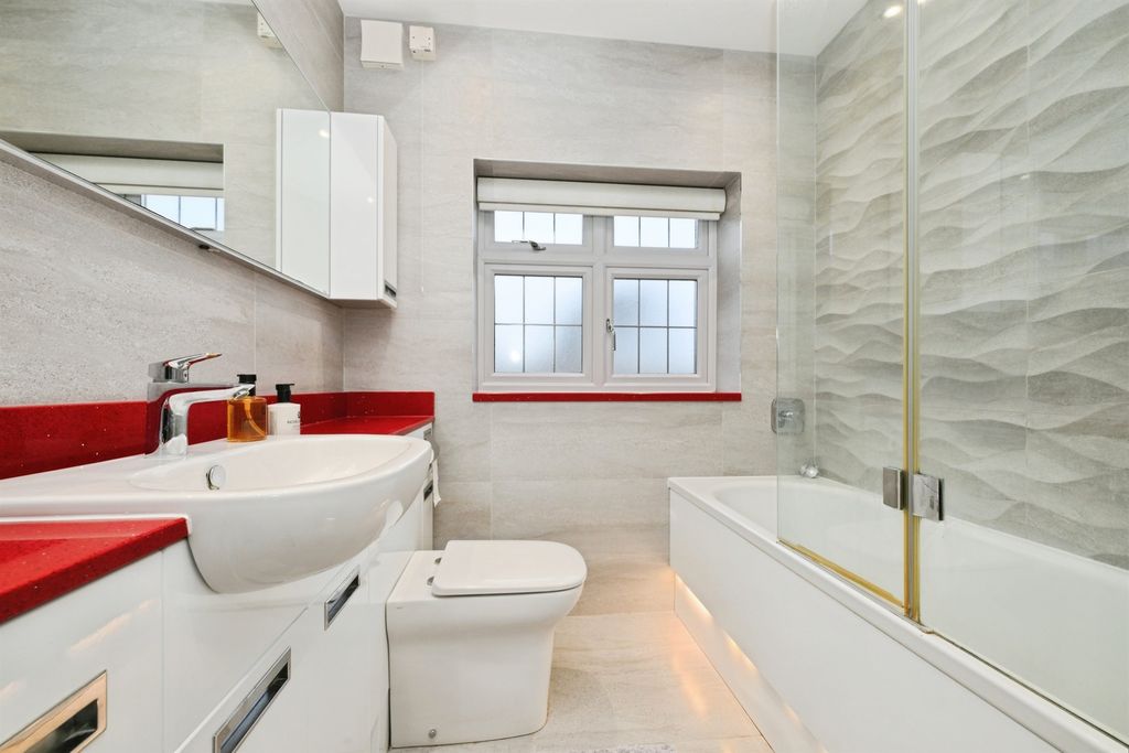 Additional image 18 of 5 bed detached house for saleRoselands Avenue, Hoddesdon EN11