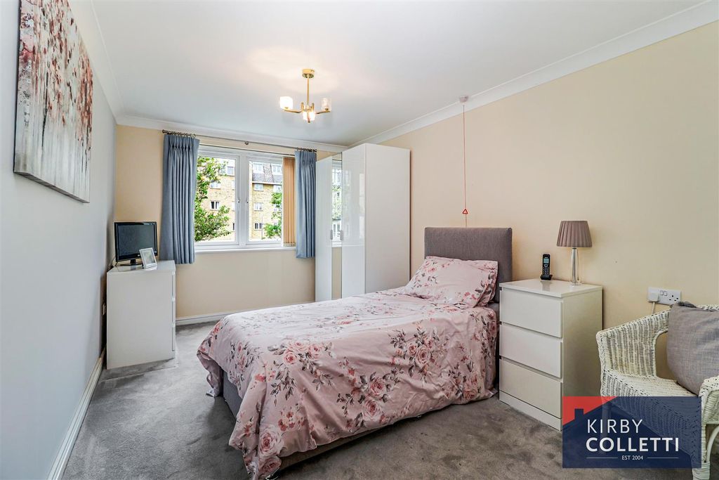 Additional image 7 of 2 bed flat for saleBrocket Road, Hoddesdon EN11