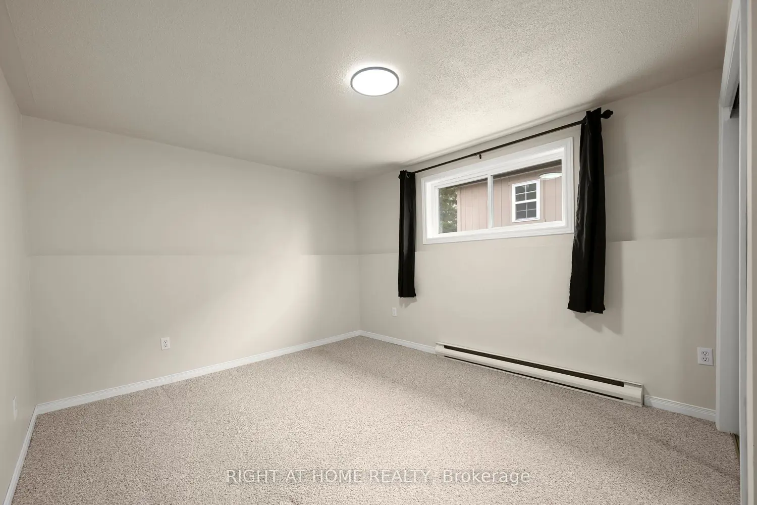 12 Maple Grove Road photo 4