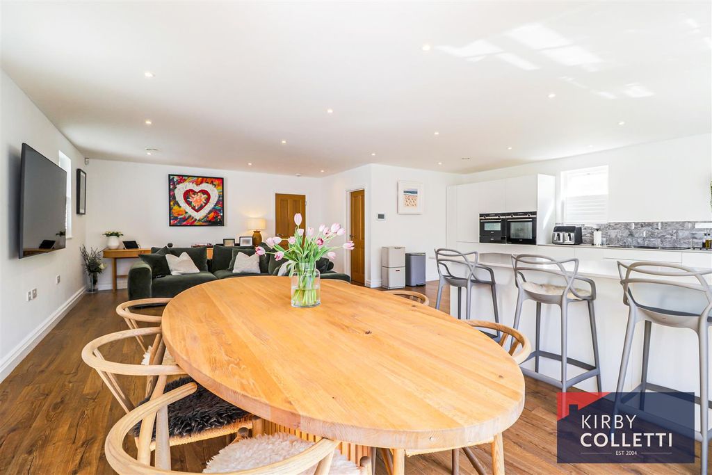 Additional image 17 of 5 bed detached house for saleWoodlands Drive, Hoddesdon EN11