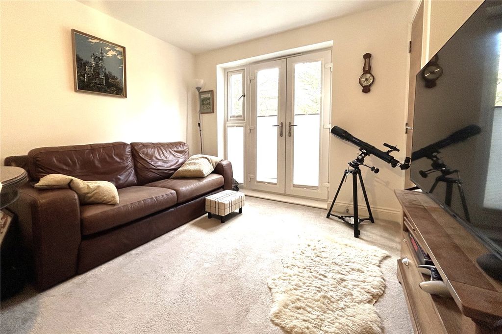 Additional image 4 of 1 bed flat for saleCarter Court, Hook, Hampshire RG27