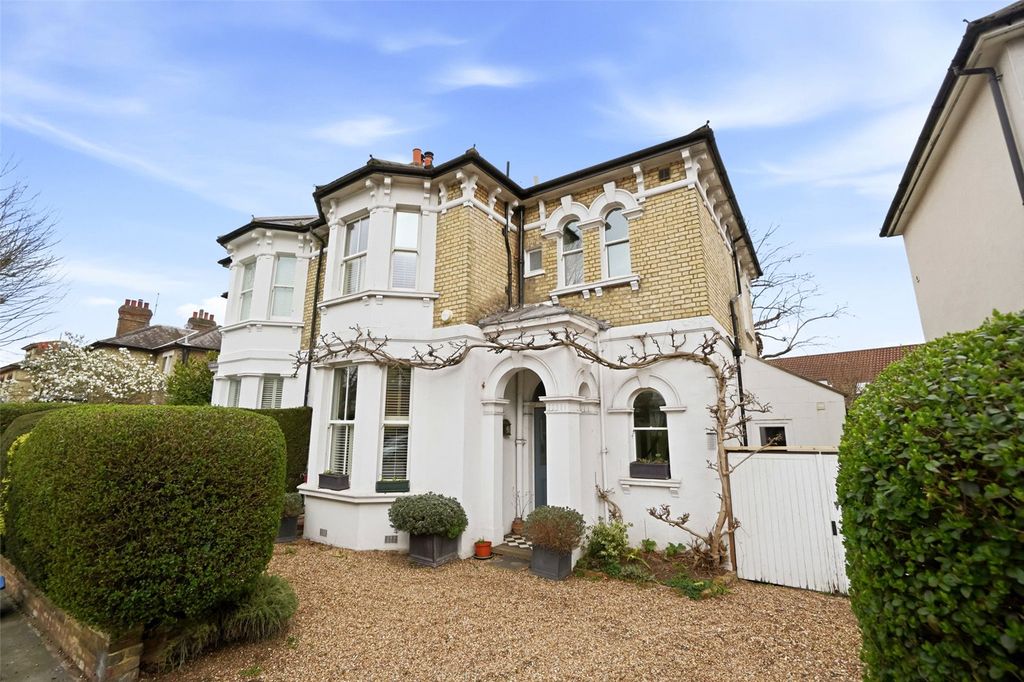 4 bed semi-detached house for salePark Road, Hampton Hill TW12